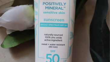 Aveeno Positively Mineral Face Sunscreen for Sensitive Skin Review